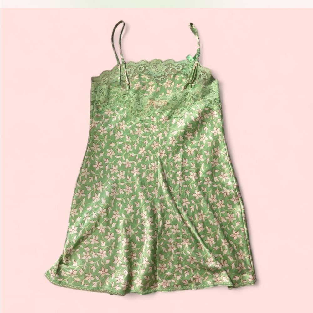 🧚‍♂️ Vintage Victoria’s Secret Sage Floral Silk Slip 🧚‍♂️ - Picture 3 of 5